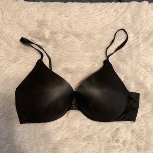LIKE NEW! Victoria’s Secret So Obsessed bra size 34B in black.